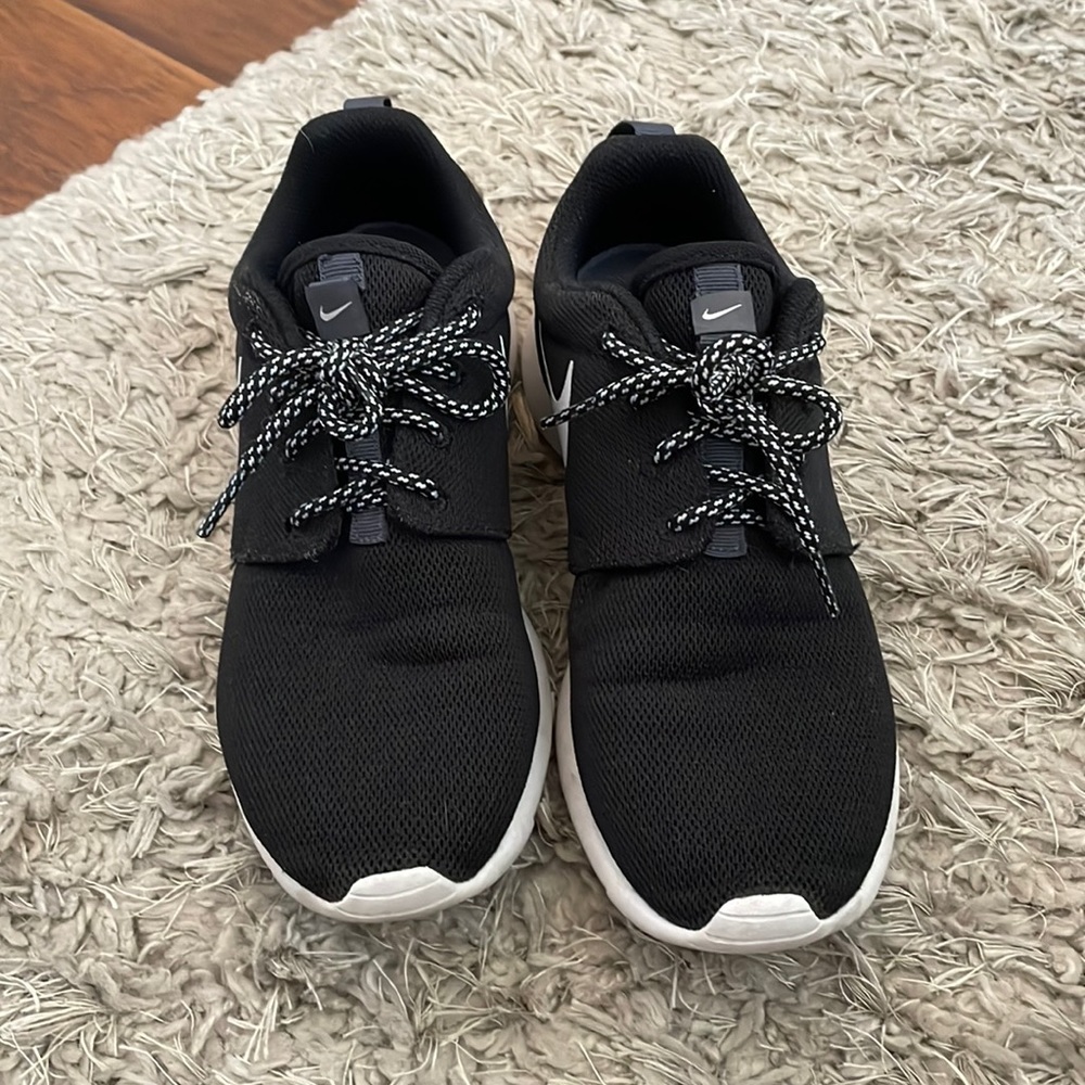 Black Nike Roches